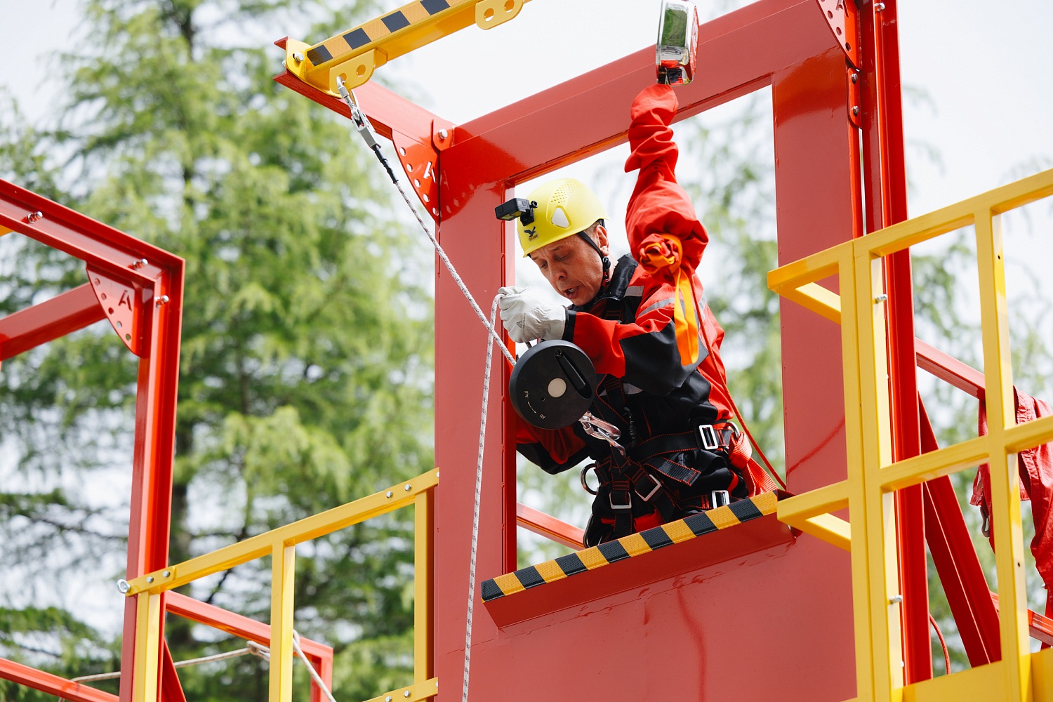 АЛЬФА ГРУПП приняло активное участие с 24 по 27 апреля в совещании на тему «Итоги работы по охране труда, промышленной, противофонтанной, пожарной и газовой безопасности в дочерних обществах и организациях ПАО „Газпром“ в 2023 году и задачи на 2024 год». АЛЬФА ГРУПП приняло активное участие с 24 по 27 апреля в совещании на тему «Итоги работы по охране труда, промышленной, противофонтанной, пожарной и газовой безопасности в дочерних обществах и организациях ПАО „Газпром“ в 2023 году и задачи на 2024 год».