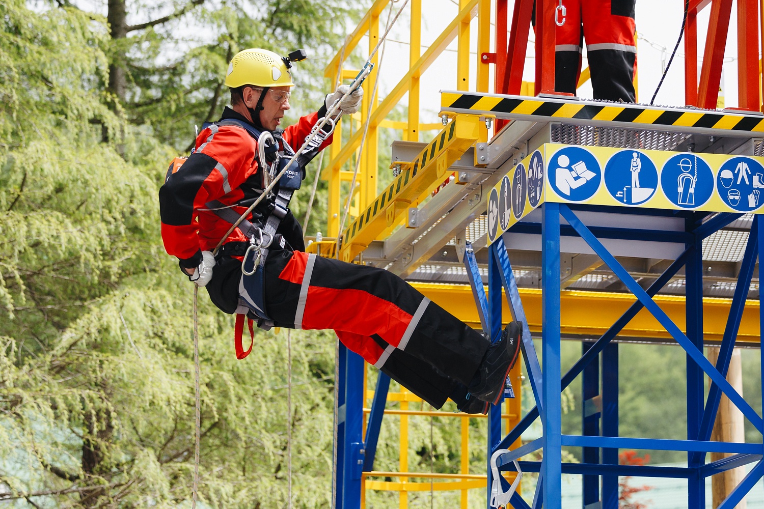 АЛЬФА ГРУПП приняло активное участие с 24 по 27 апреля в совещании на тему «Итоги работы по охране труда, промышленной, противофонтанной, пожарной и газовой безопасности в дочерних обществах и организациях ПАО „Газпром“ в 2023 году и задачи на 2024 год». АЛЬФА ГРУПП приняло активное участие с 24 по 27 апреля в совещании на тему «Итоги работы по охране труда, промышленной, противофонтанной, пожарной и газовой безопасности в дочерних обществах и организациях ПАО „Газпром“ в 2023 году и задачи на 2024 год».